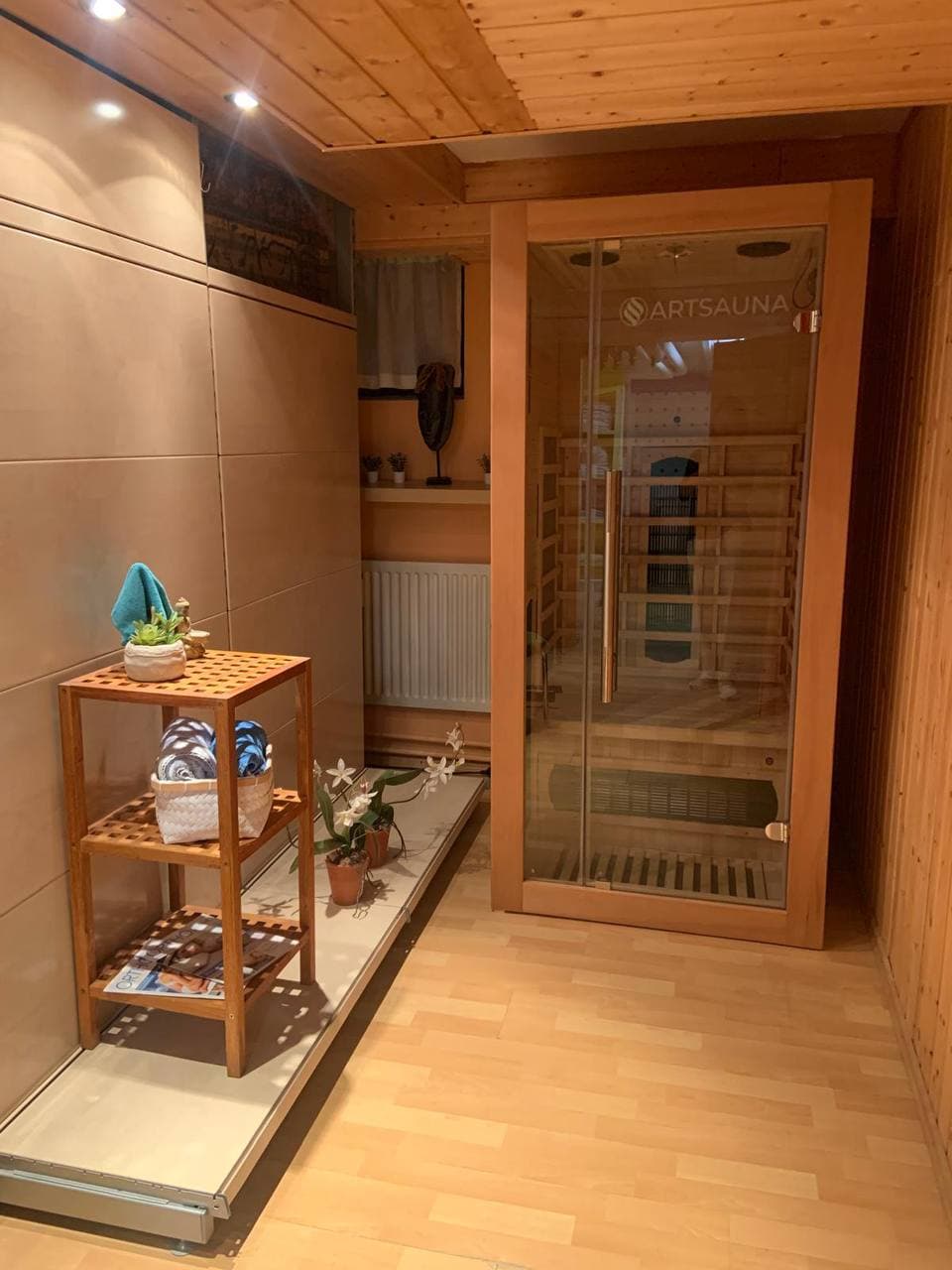 Artsauna Infrarotkabine im Wellnessbereich der Physio Manka Praxis