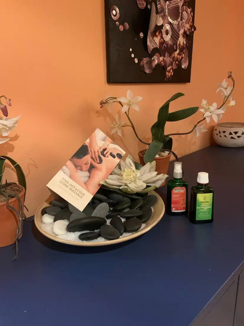 Aroma-Massage — Weleda Öle und Hot Stones