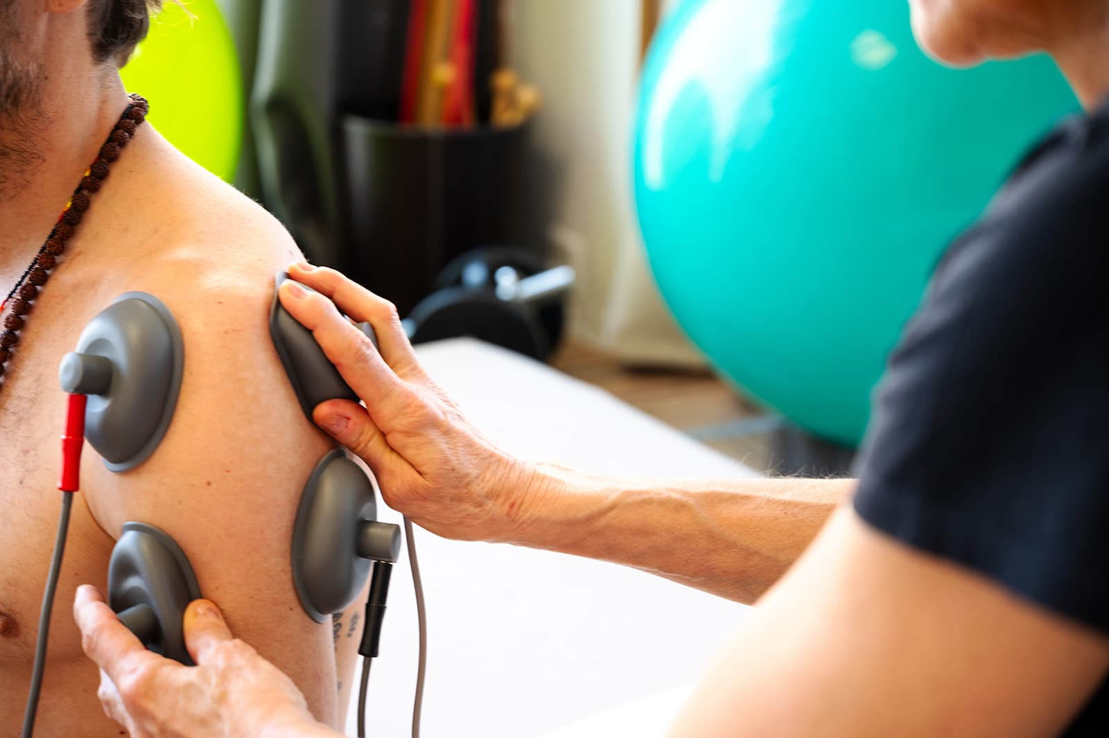 Gymna Elektrotherapiegerät für Muskelstimulation und Schmerztherapie